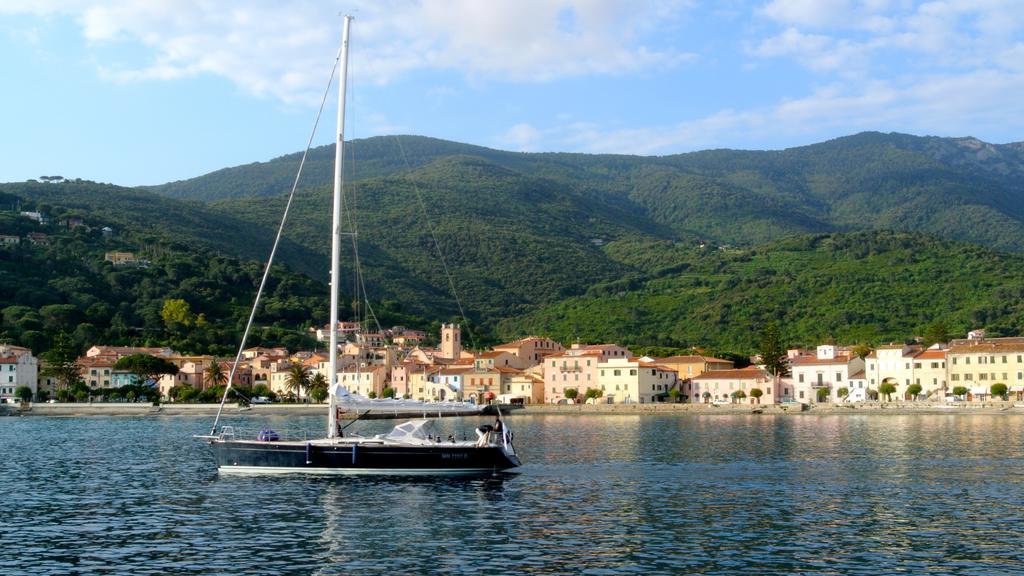 Hotel Yacht Club マルチャーナ・マリーナ エクステリア 写真