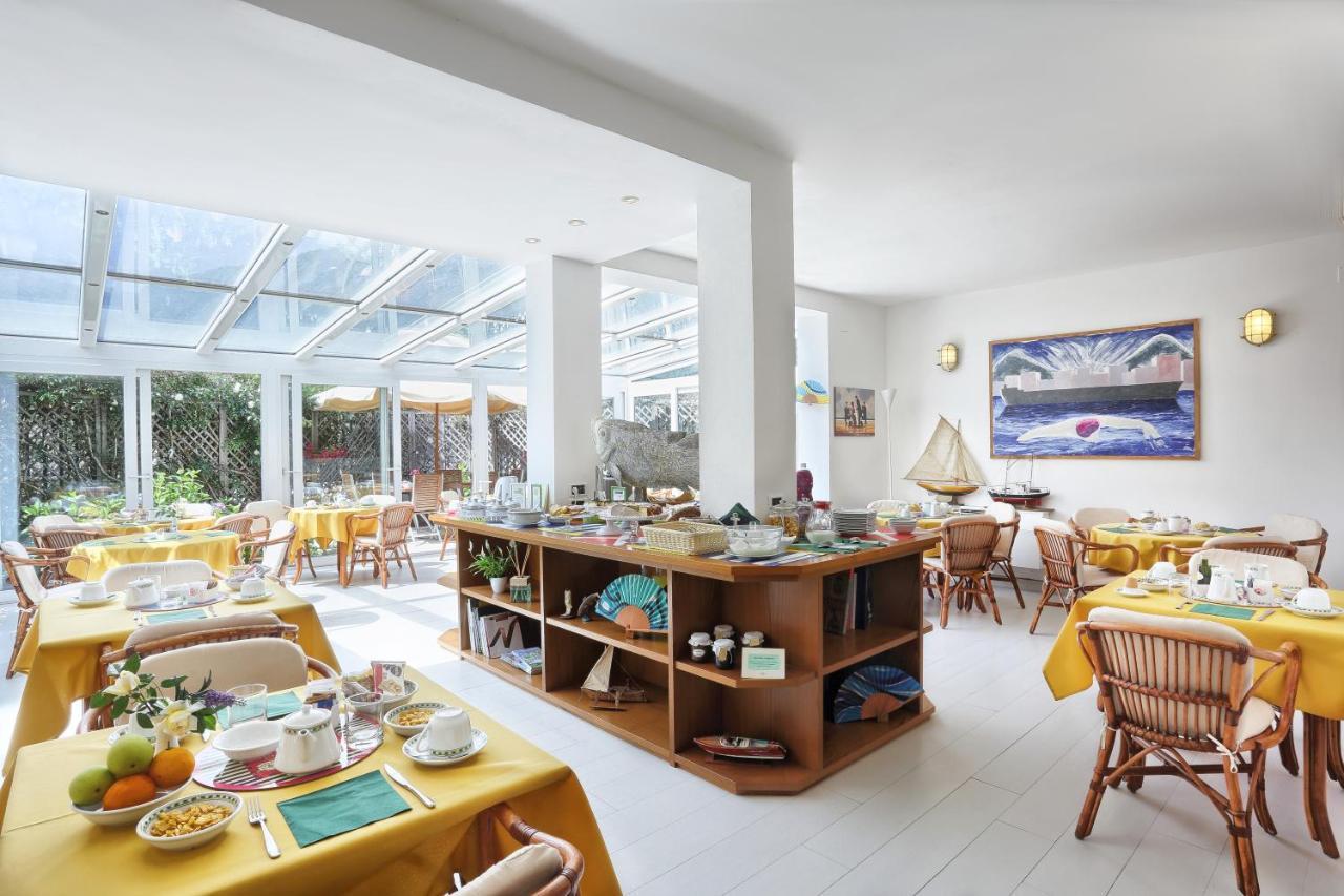 Hotel Yacht Club マルチャーナ・マリーナ エクステリア 写真