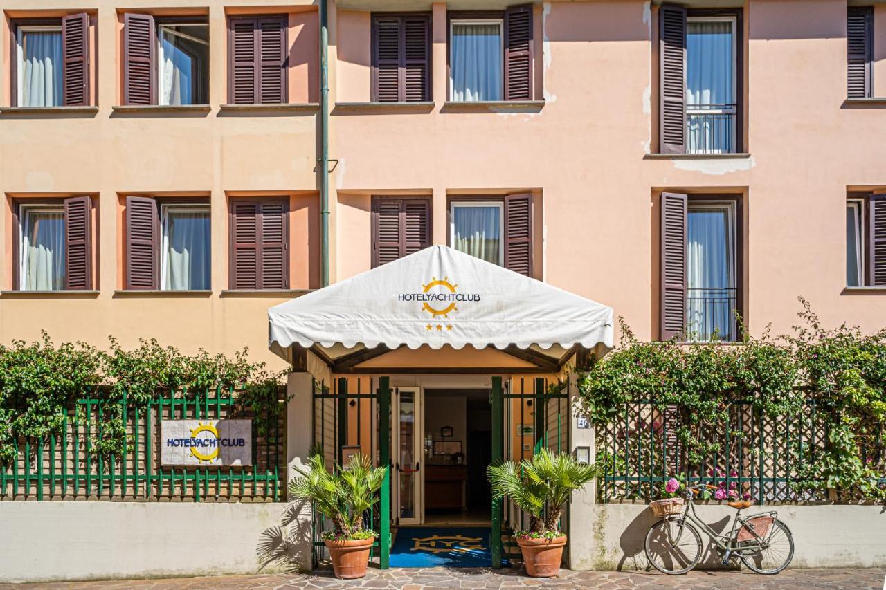 Hotel Yacht Club マルチャーナ・マリーナ エクステリア 写真