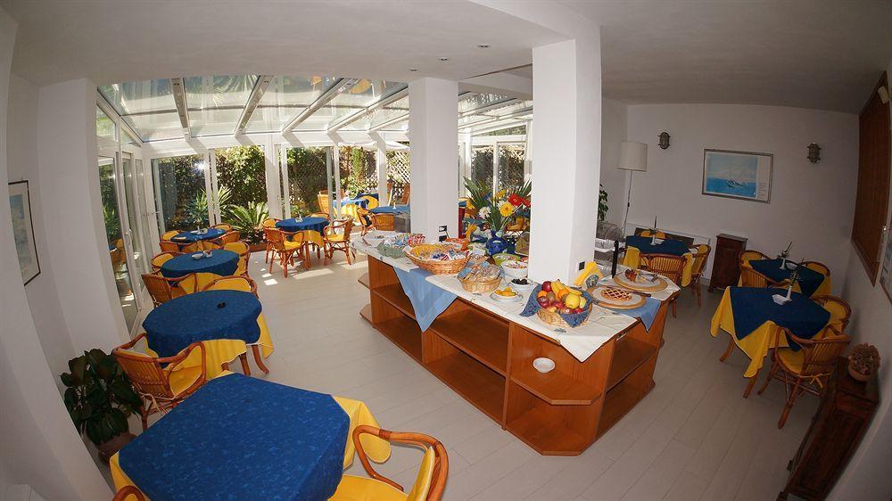 Hotel Yacht Club マルチャーナ・マリーナ エクステリア 写真