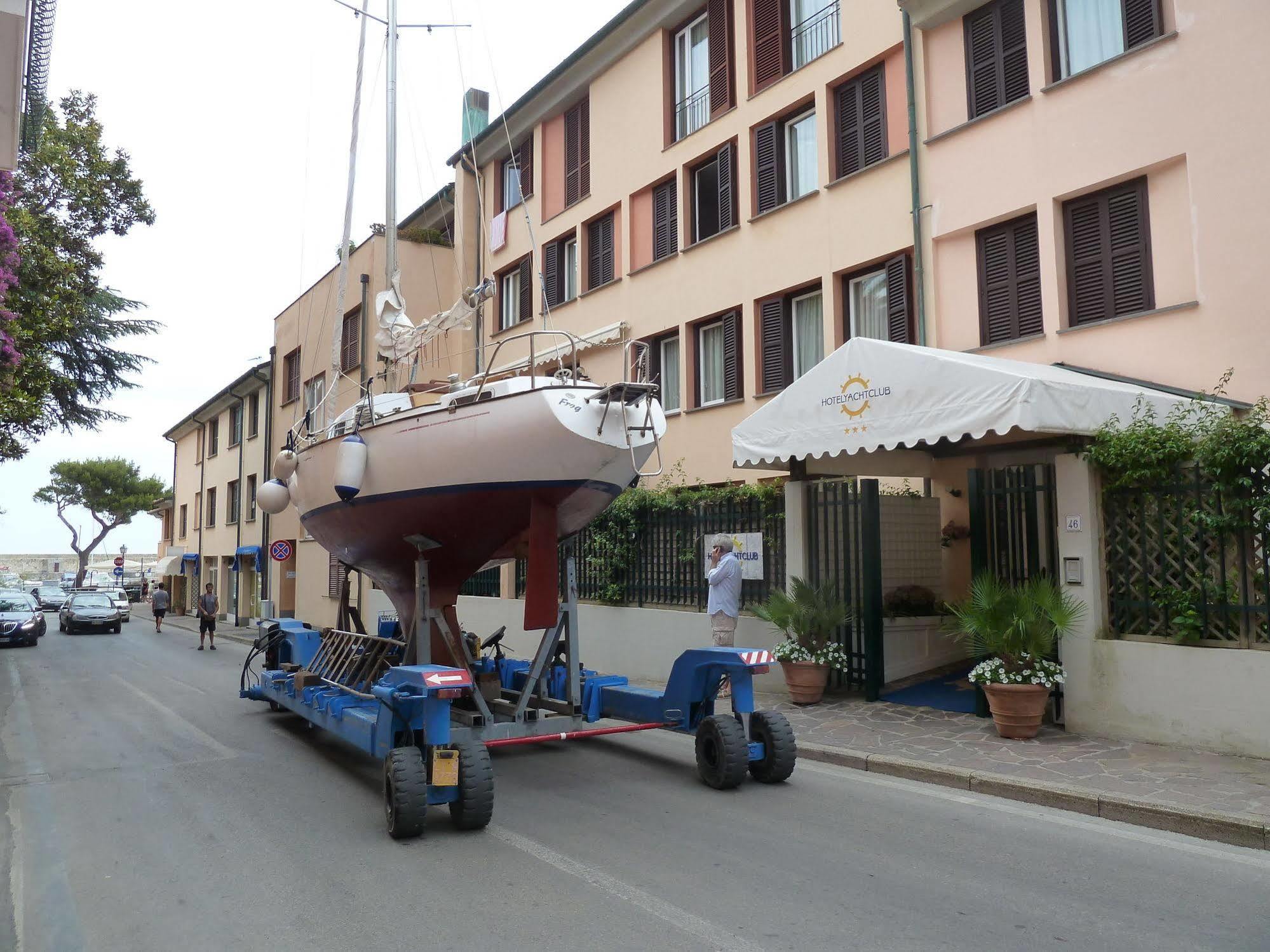 Hotel Yacht Club マルチャーナ・マリーナ エクステリア 写真